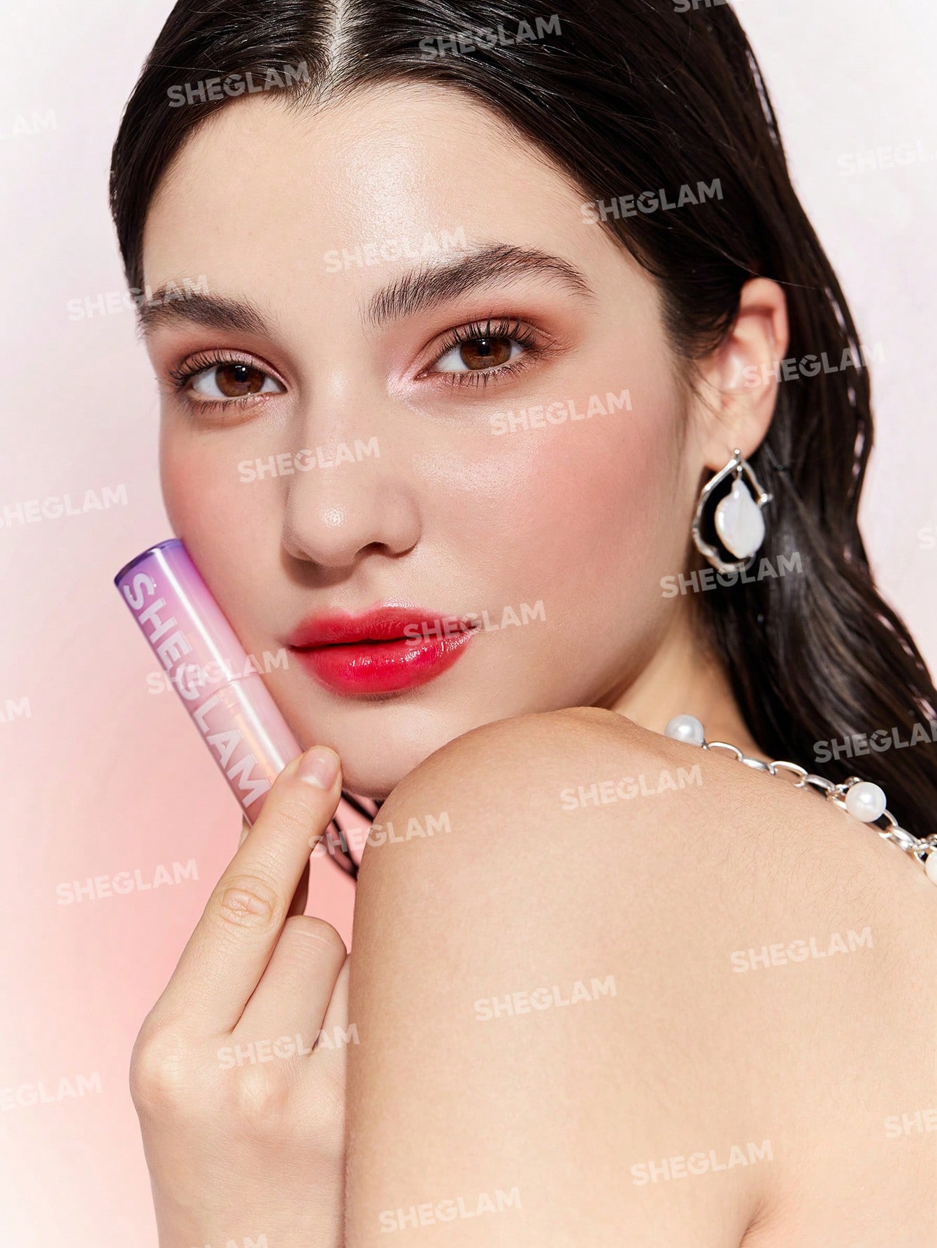 Mirror_Kiss_High_Shine_Lipstick_Main_Character_3